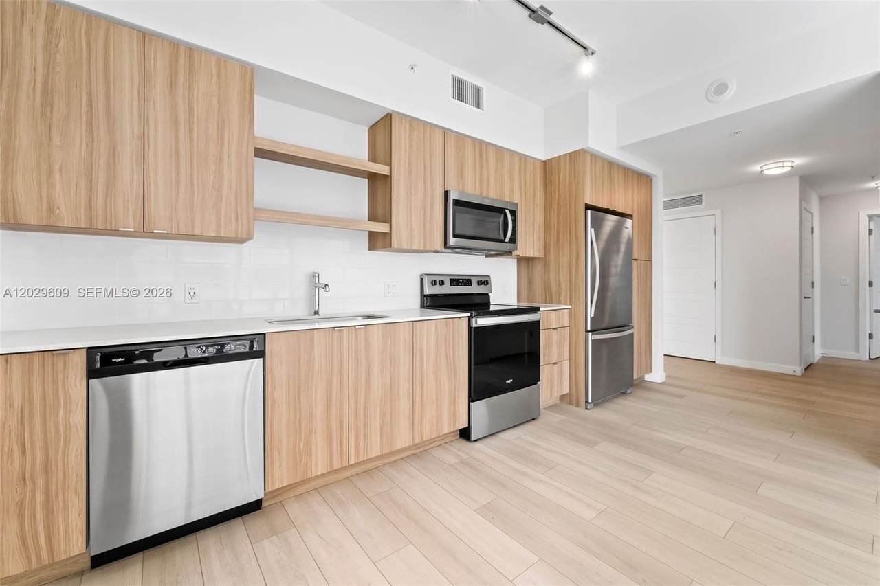 555 8th St - Photo 1