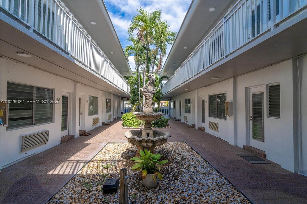 7640 Carlyle Ave - Photo 1