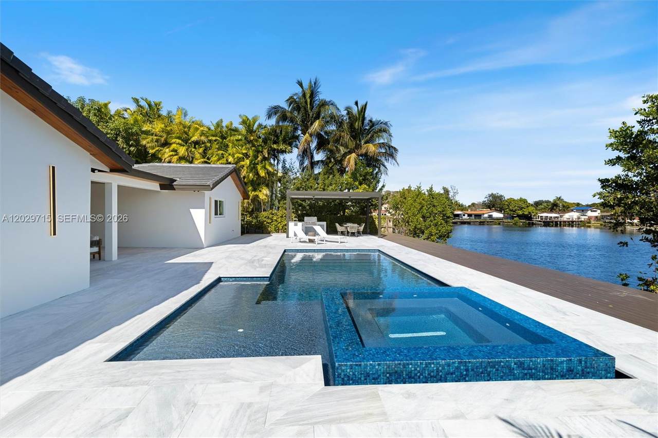 https://bt-photos.global.ssl.fastly.net/miami/1280_boomver_1_A12029715-2.jpg