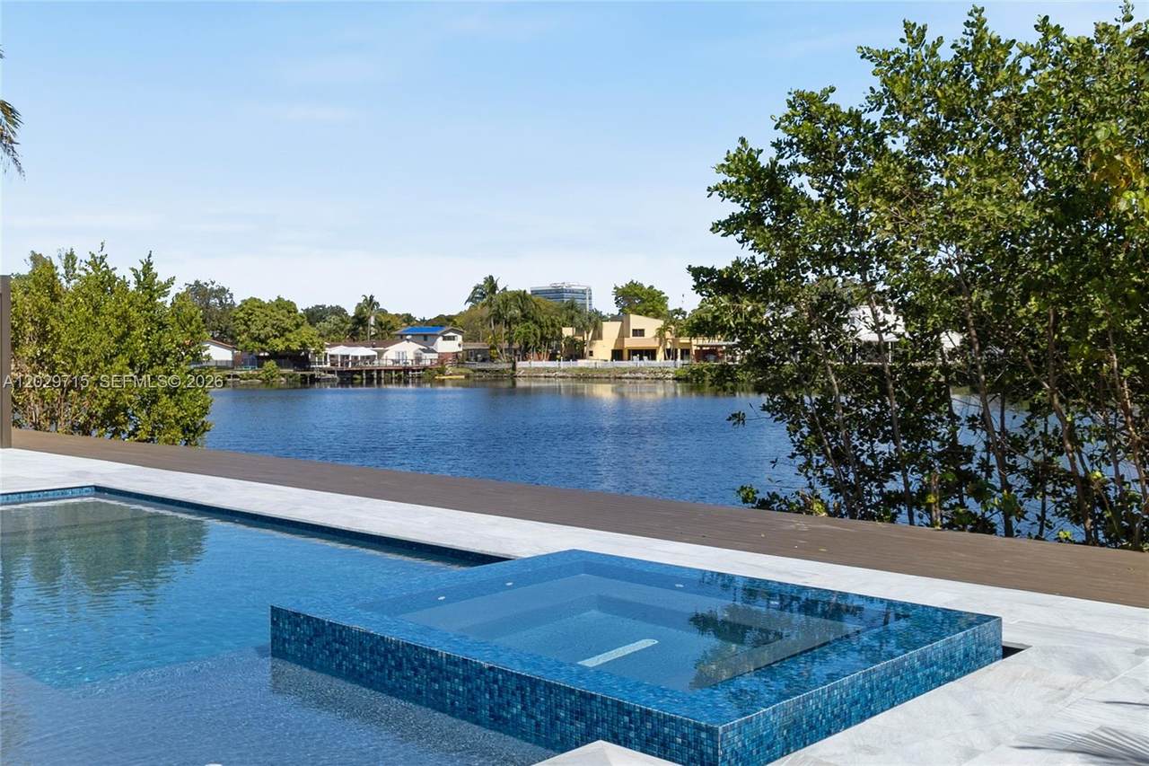 https://bt-photos.global.ssl.fastly.net/miami/1280_boomver_1_A12029715-2.jpg