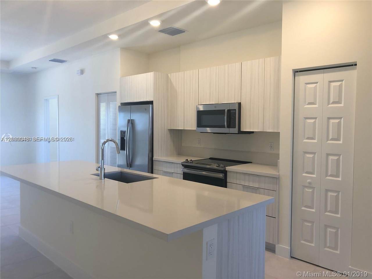 7825 104 AVE - Photo 1
