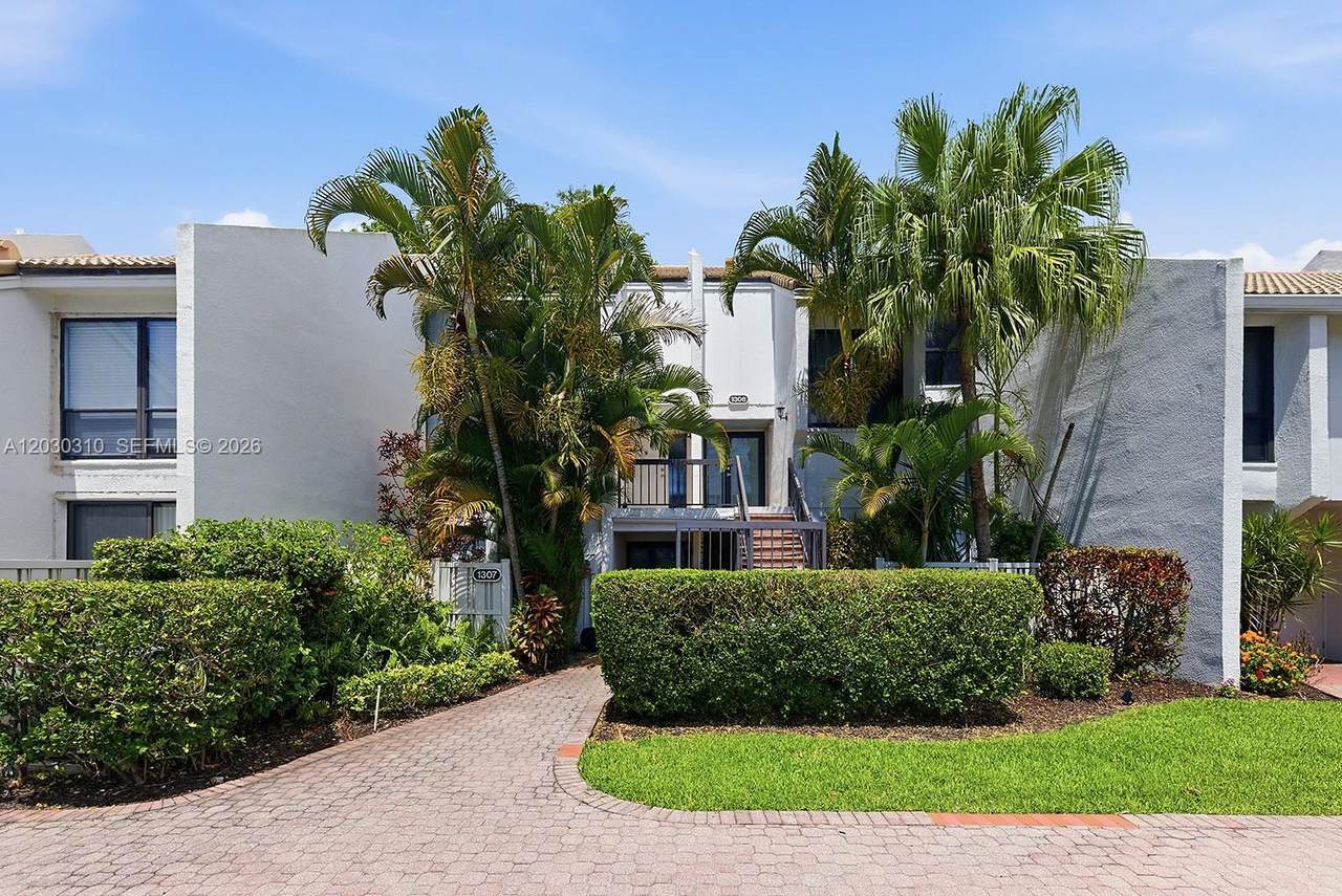 1309 Bridgewood Dr - Photo 1
