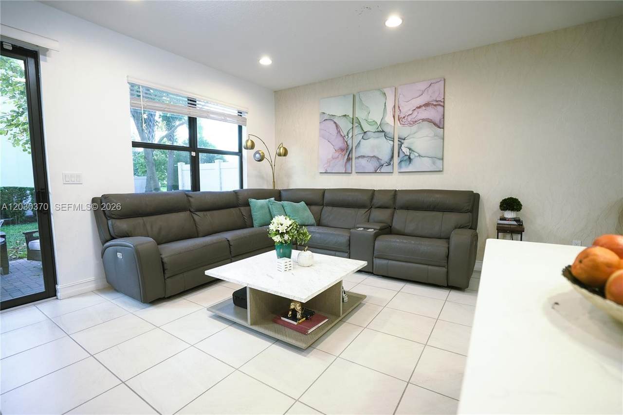 https://bt-photos.global.ssl.fastly.net/miami/1280_boomver_1_A12030370-2.jpg