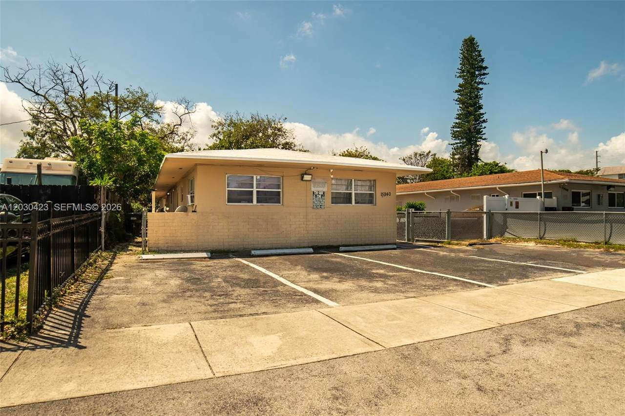 15940 19th Ct - Photo 1