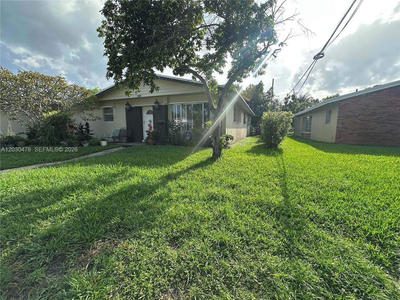 18240 8th Ave - Photo 1