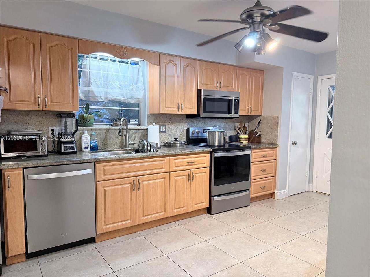 https://bt-photos.global.ssl.fastly.net/miami/1280_boomver_1_A12030478-2.jpg