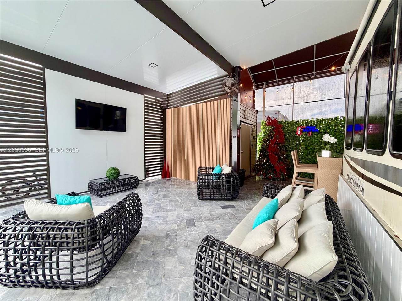 https://bt-photos.global.ssl.fastly.net/miami/1280_boomver_1_A12030506-2.jpg