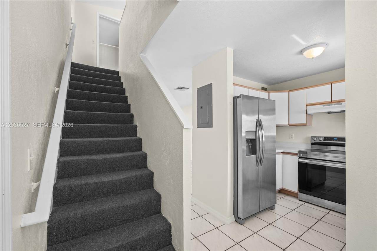 413 22nd St - Photo 1