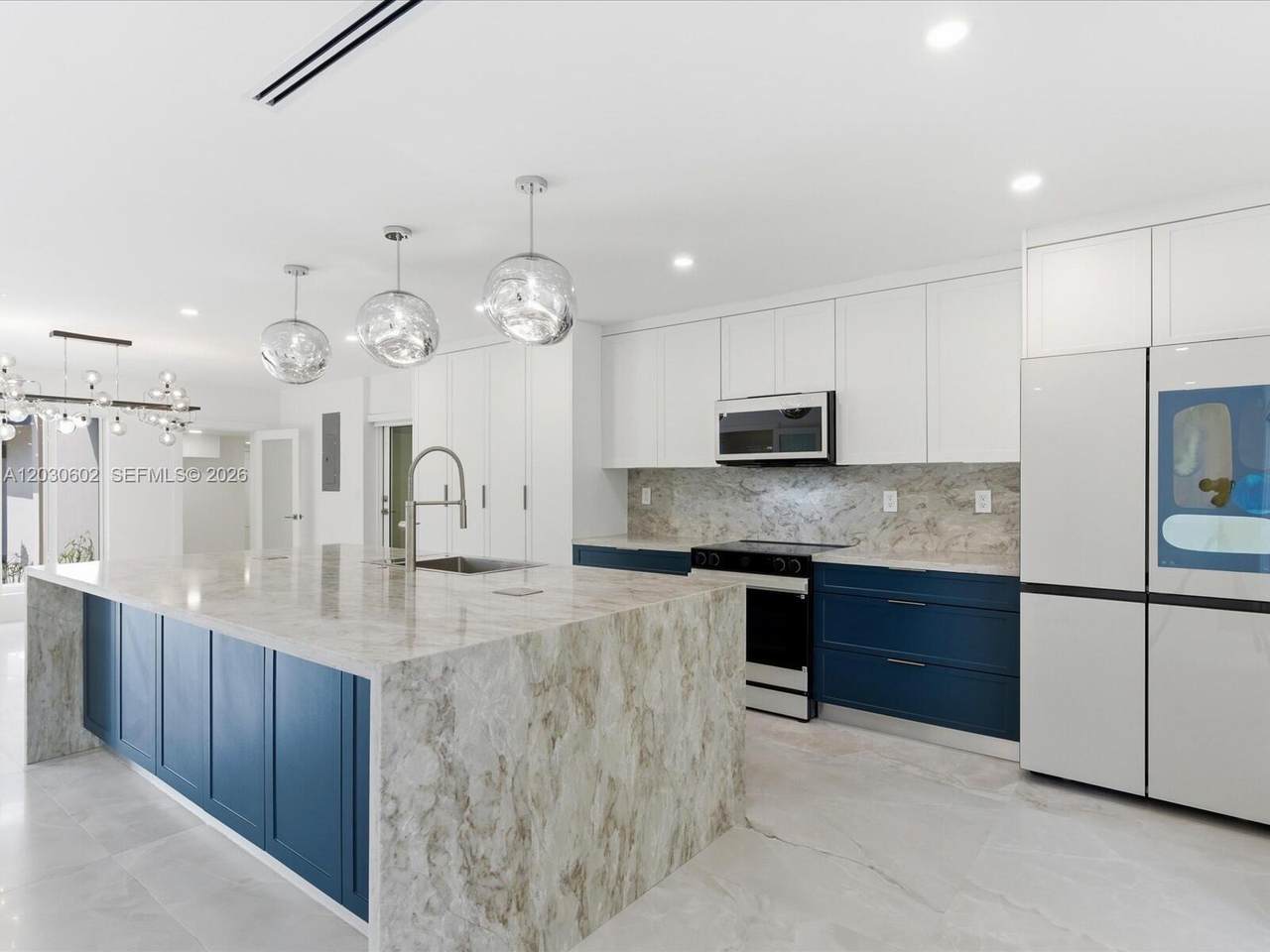 291 Shore Dr E - Photo 1