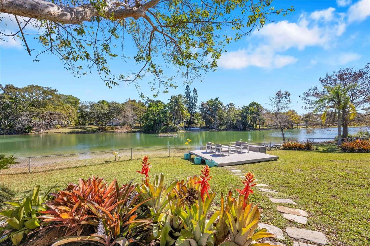 https://bt-photos.global.ssl.fastly.net/miami/1280_boomver_1_A12030766-2.jpg