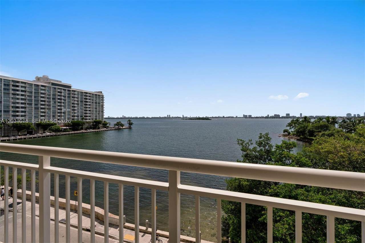 2000 Bayshore Dr - Photo 1
