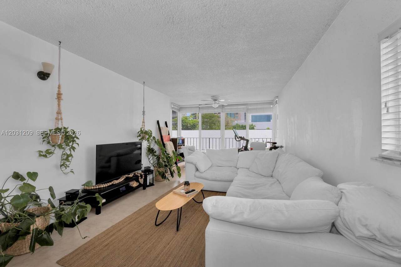 2539 Bayshore Dr - Photo 1