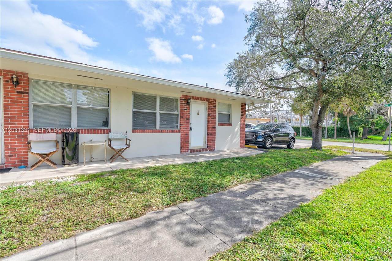 856 10th St - Photo 1