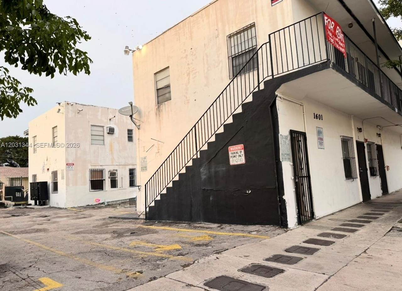 1601 62nd St - Photo 1