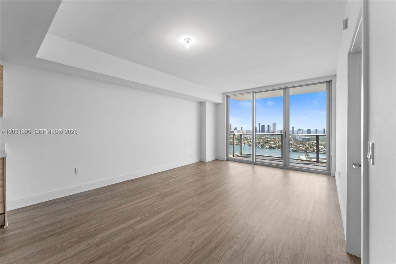 16385 Biscayne Blvd - Photo 1