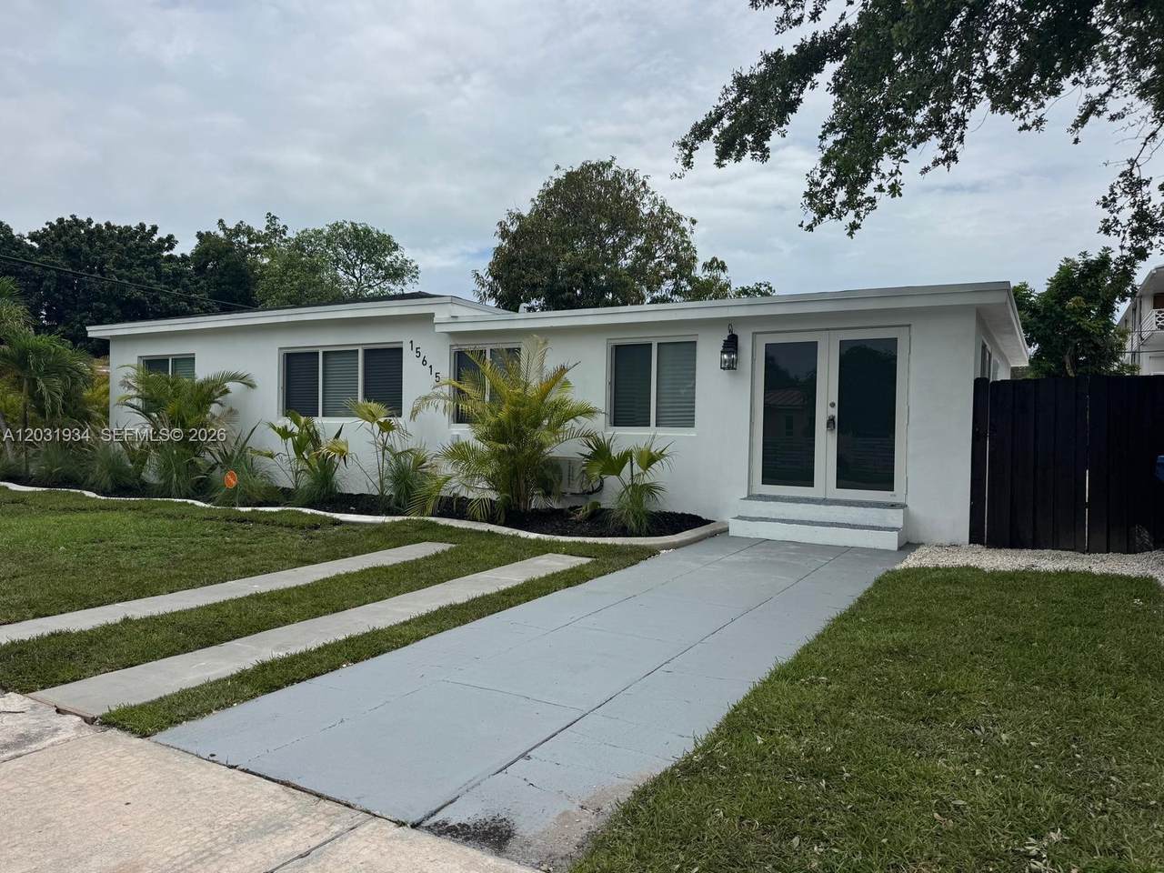 15615 5th Ct - Photo 1