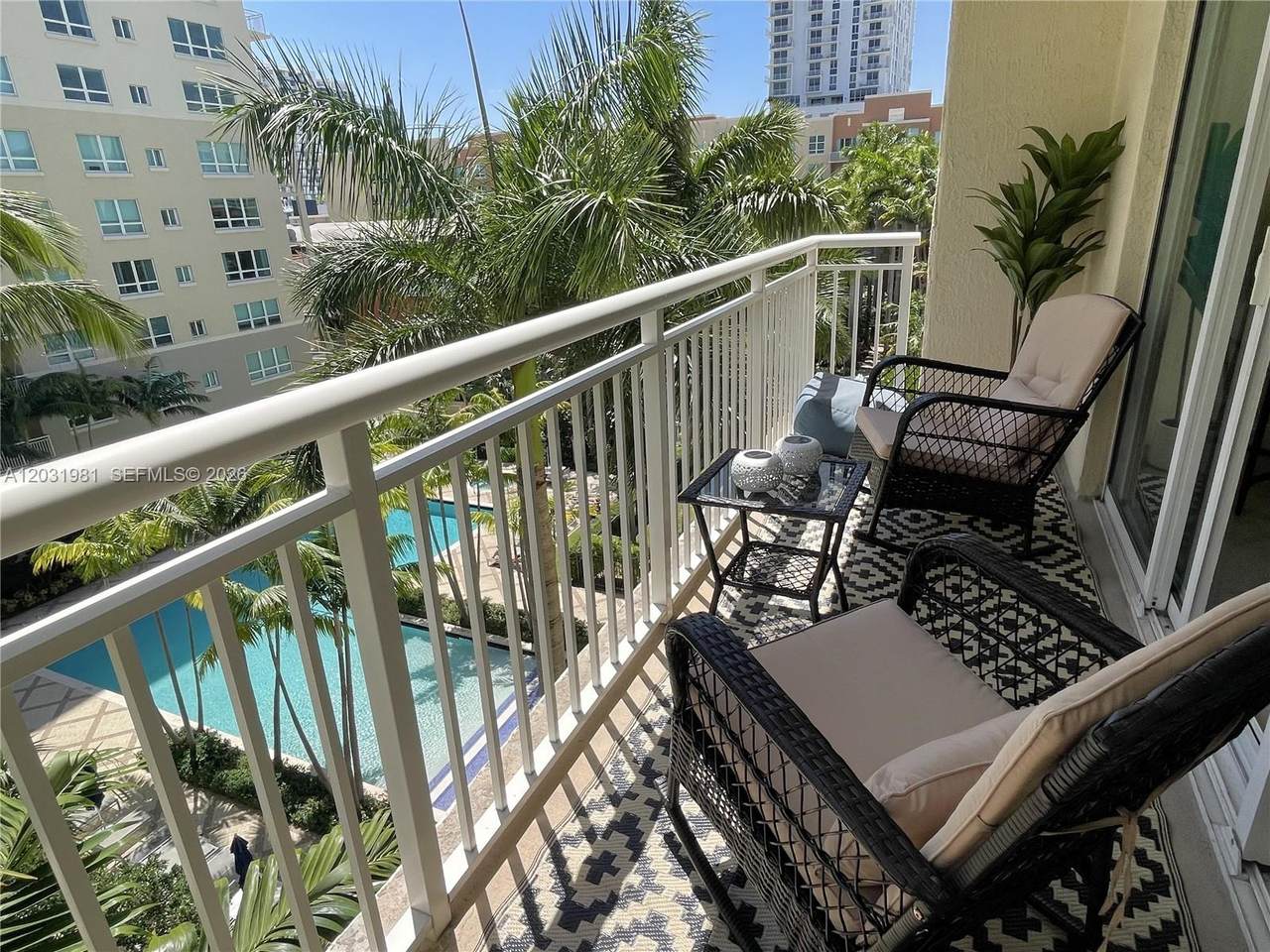 2000 Bayshore Dr - Photo 1
