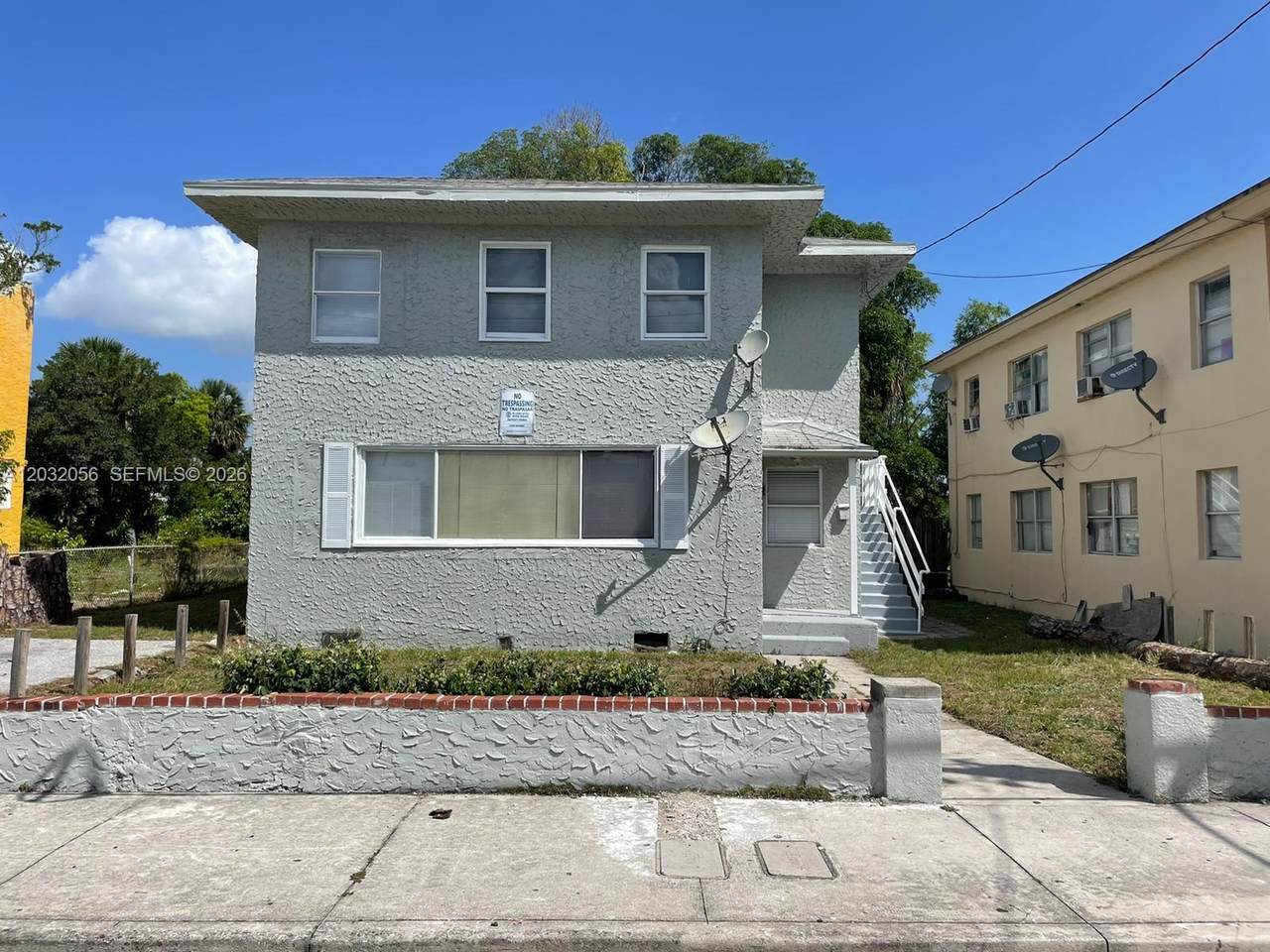 817 4th St - Photo 1