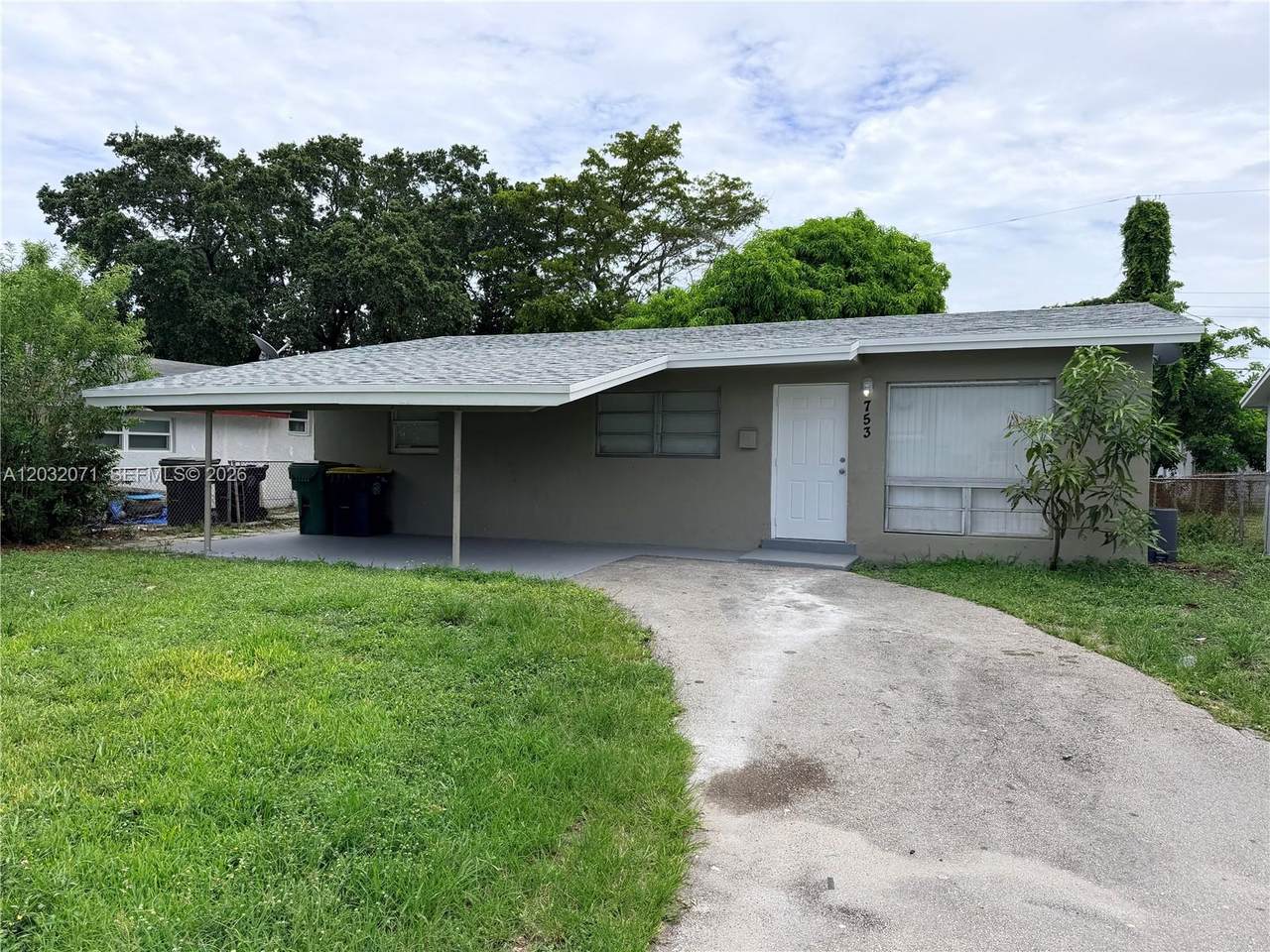 753 3rd Pl - Photo 1