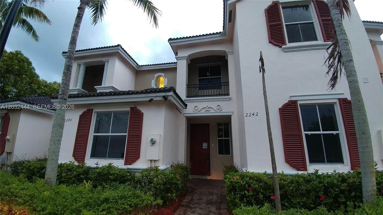 2242 42nd Cir - Photo 1