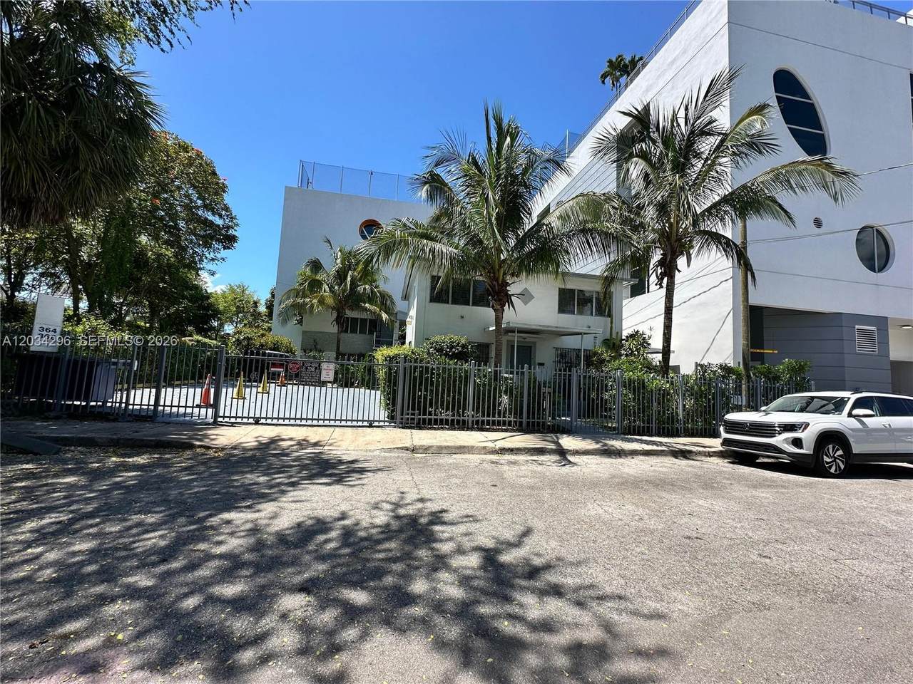 https://bt-photos.global.ssl.fastly.net/miami/1280_boomver_1_A12034296-2.jpg