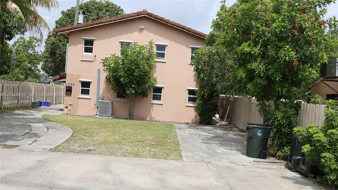 1029 C St - Photo 1