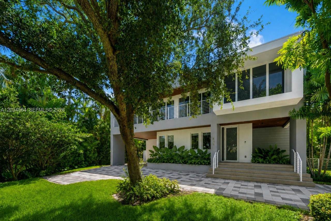 425 Harbor Dr - Photo 1