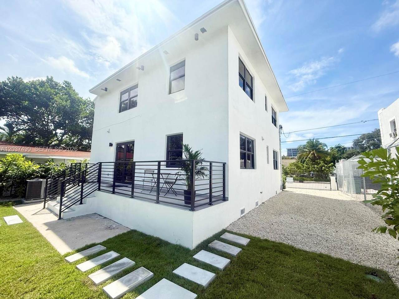 https://bt-photos.global.ssl.fastly.net/miami/1280_boomver_1_A12037490-2.jpg