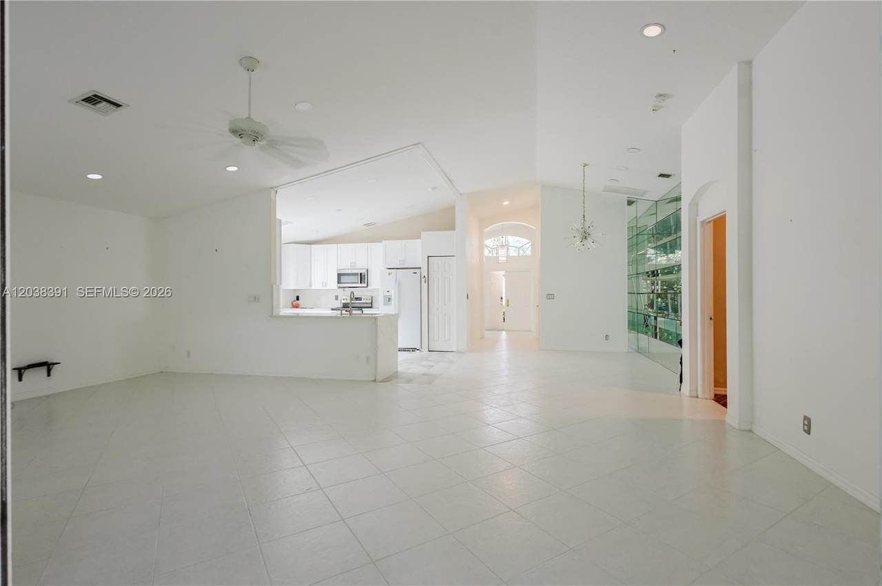 https://bt-photos.global.ssl.fastly.net/miami/1280_boomver_1_A12038391-2.jpg