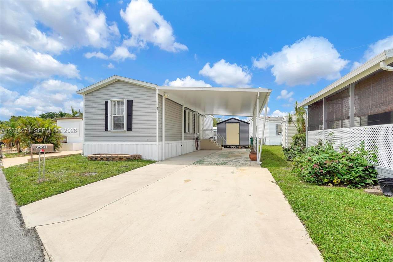 8709 17th Ct - Photo 1