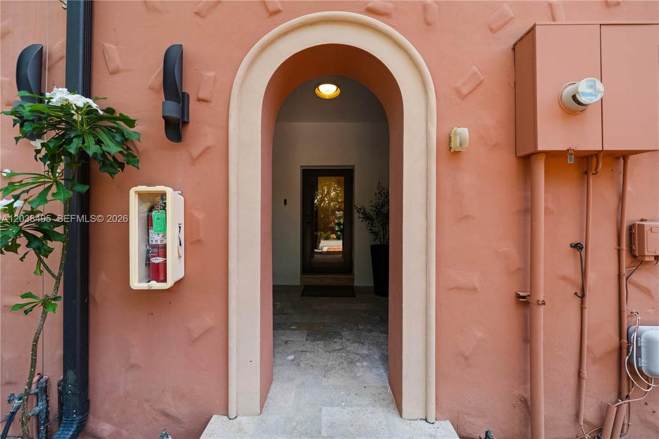 https://bt-photos.global.ssl.fastly.net/miami/1280_boomver_1_A12038495-2.jpg