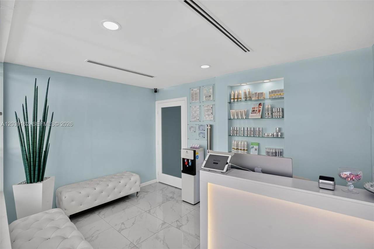 Laser and Electrolys Clinic For Sale On Coral Way - Photo 1