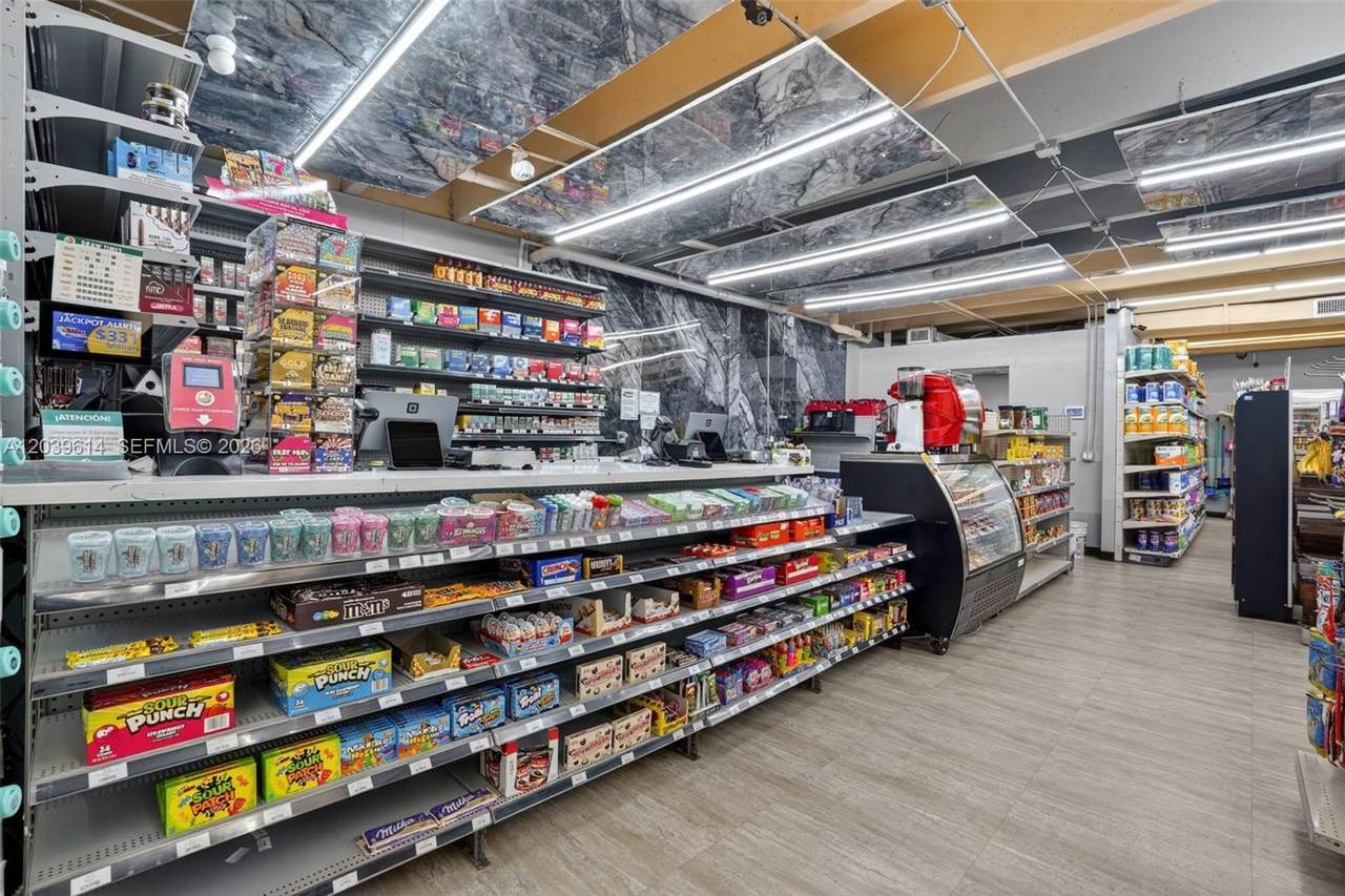 Turnkey Grocery, Convenience Store & Smoke Shop For Sale In Hialeah - Photo 1