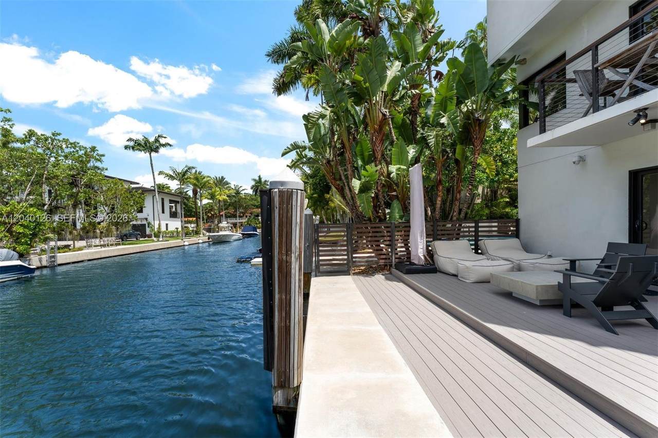 https://bt-photos.global.ssl.fastly.net/miami/1280_boomver_1_A12040126-2.jpg