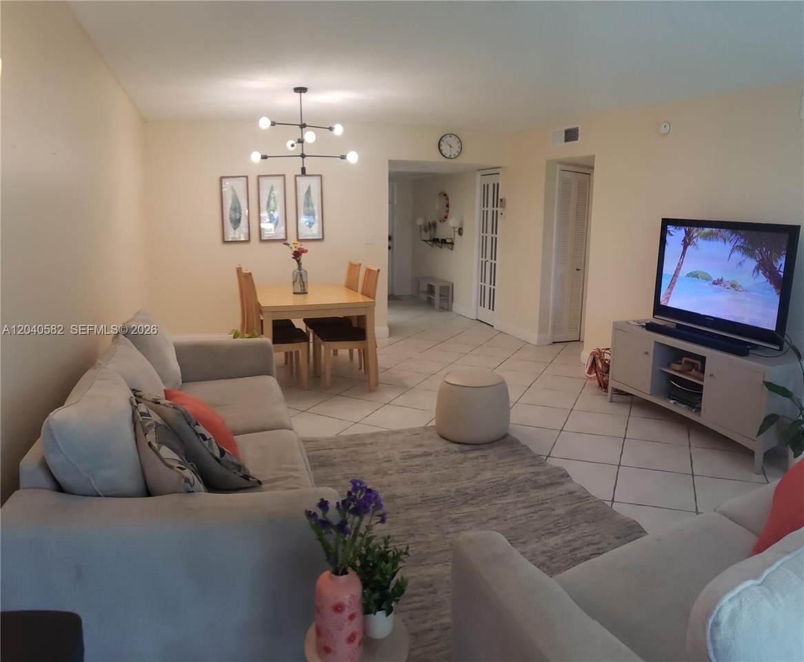 550 Oaks Ln - Photo 1