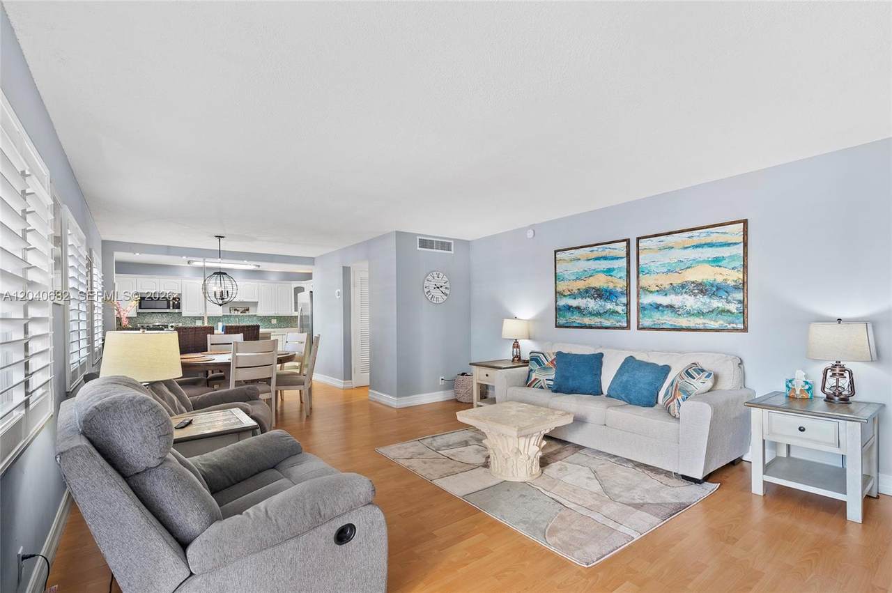 2424 9th St - Photo 1
