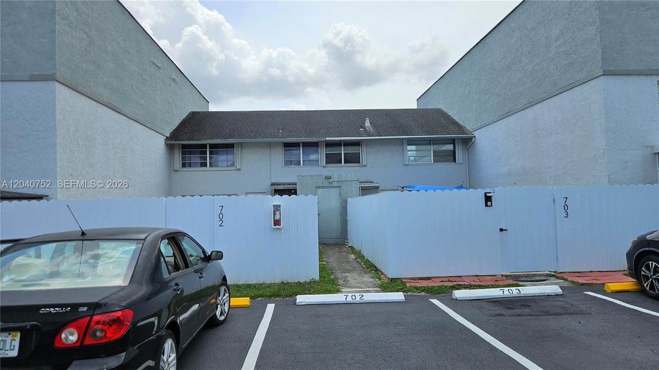 8460 156th Pl - Photo 1