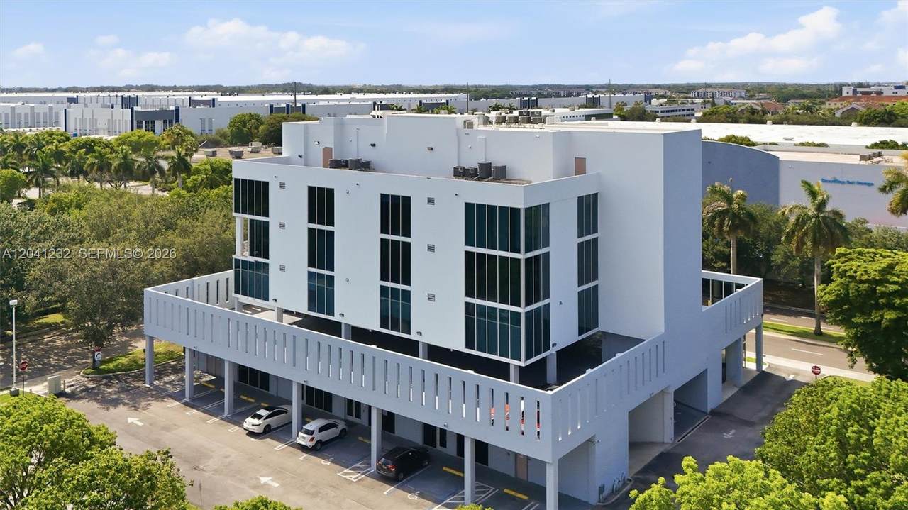 https://bt-photos.global.ssl.fastly.net/miami/1280_boomver_1_A12041232-2.jpg