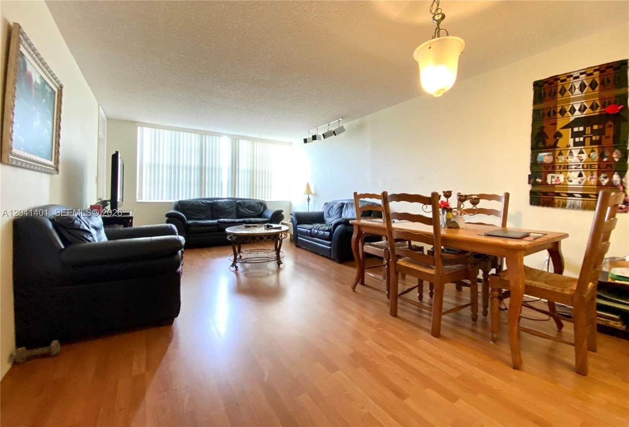 1300 Saint Charles Pl - Photo 1