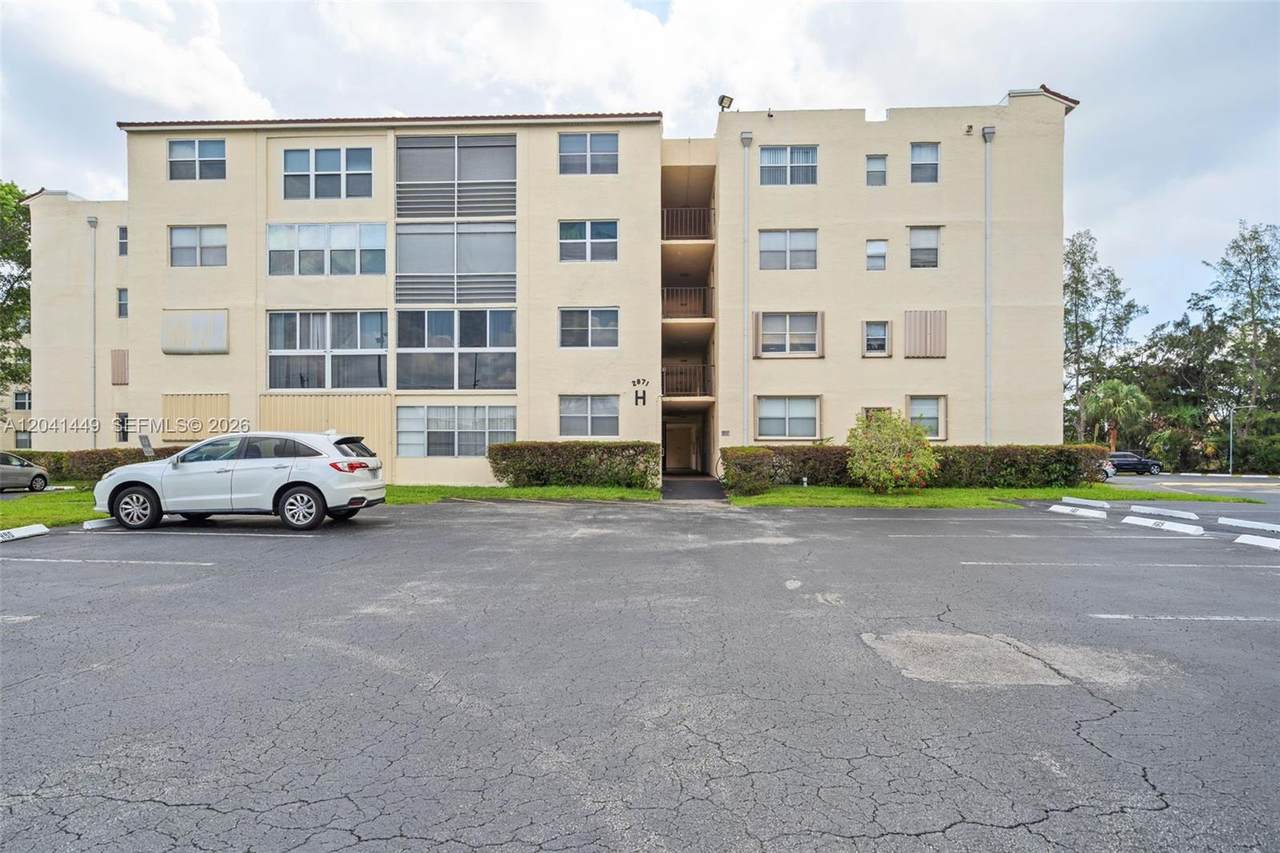 2871 Somerset Dr - Photo 1