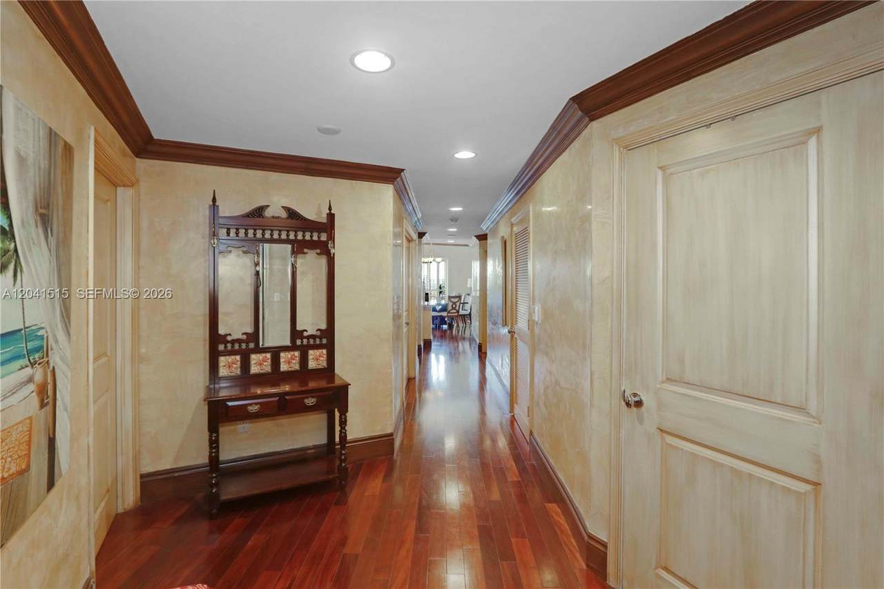 10 Aragon Ave - Photo 1