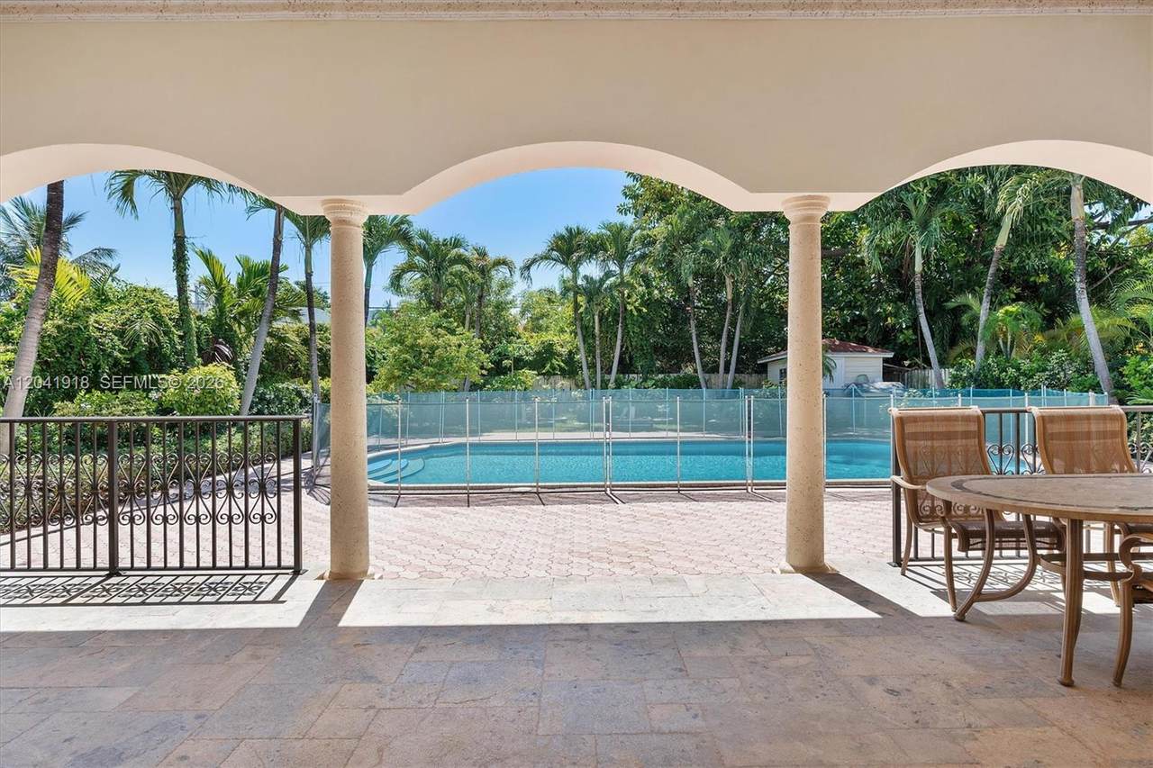 https://bt-photos.global.ssl.fastly.net/miami/1280_boomver_1_A12041918-2.jpg