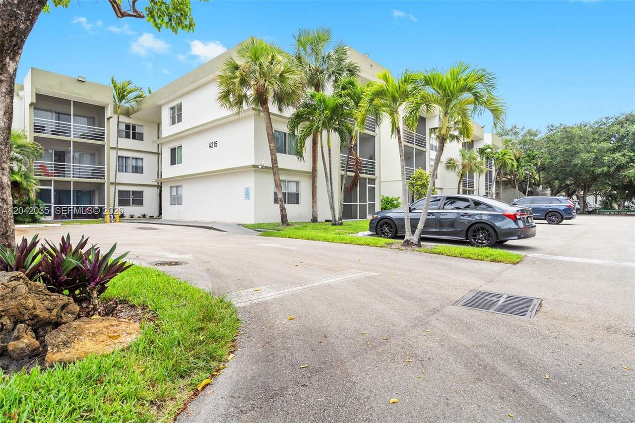 4215 University Dr - Photo 1