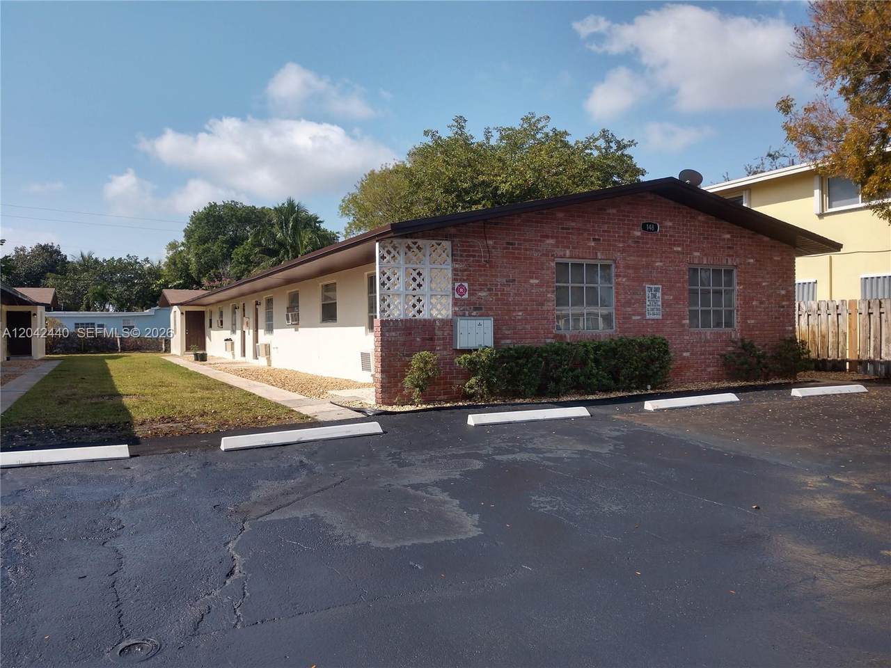 148 40th Ct - Photo 1