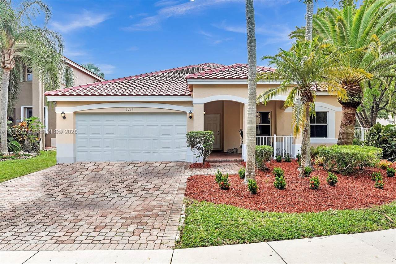 3711 Falcon Ridge Cir - Photo 1