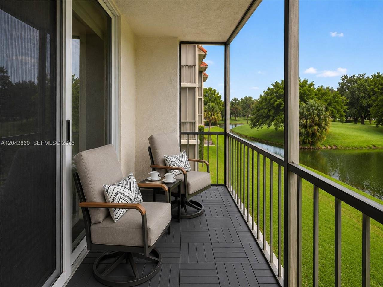 800 Hollybrook Dr - Photo 1
