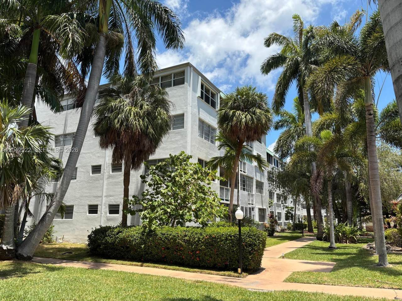 1333 Hallandale Beach Blvd - Photo 1