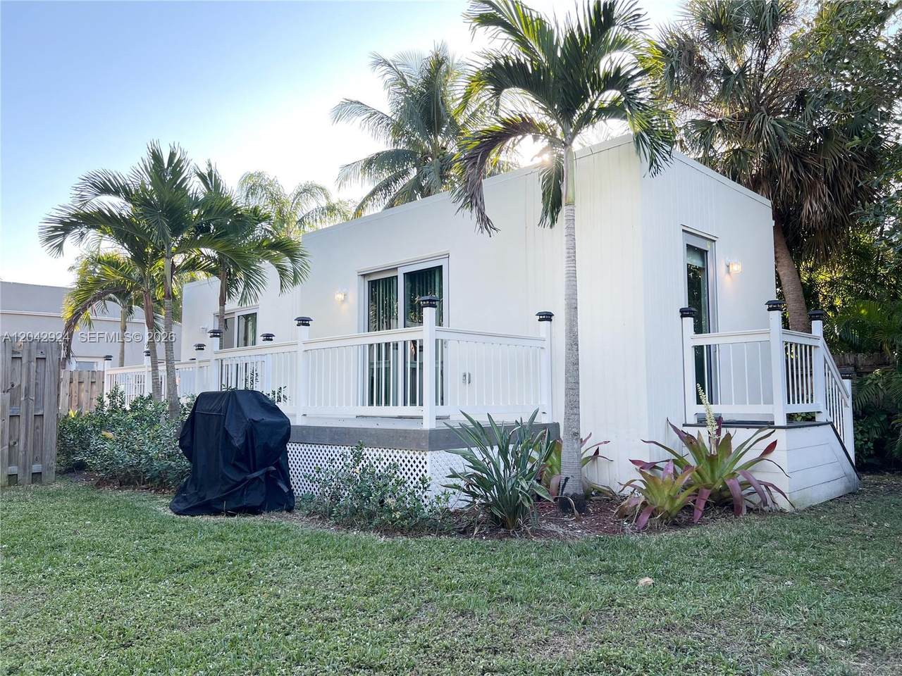 513 18th Ct - Photo 1