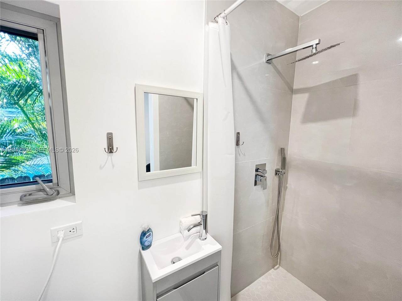 https://bt-photos.global.ssl.fastly.net/miami/1280_boomver_1_A12042924-2.jpg