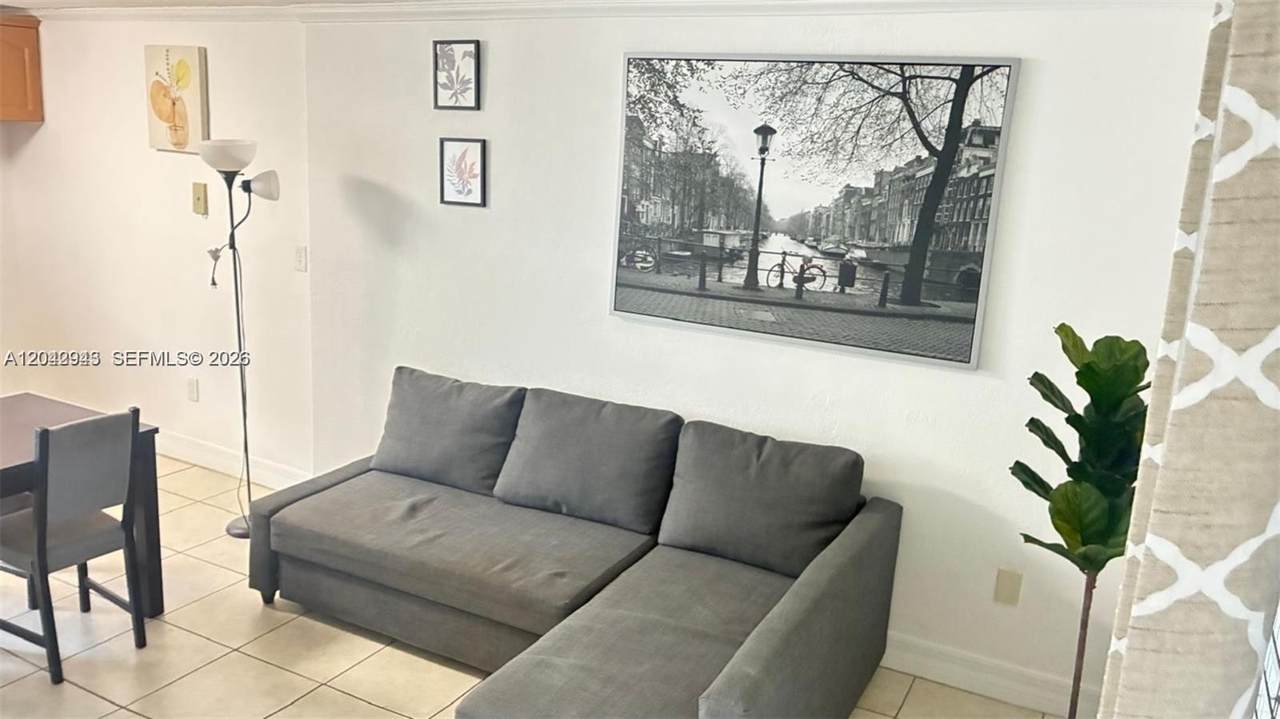 427 6th St - Photo 1
